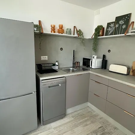 Apartamento Apartamerica Garden - 150 Metres From The *